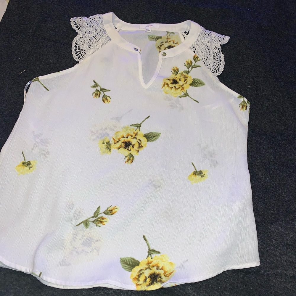 Flower Top - Picture 3 of 5